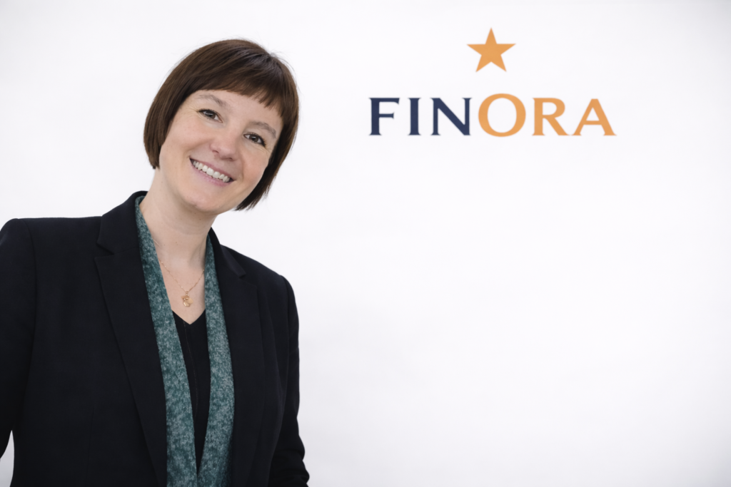Porträt von Camille - Gründerin von Finora Consulting